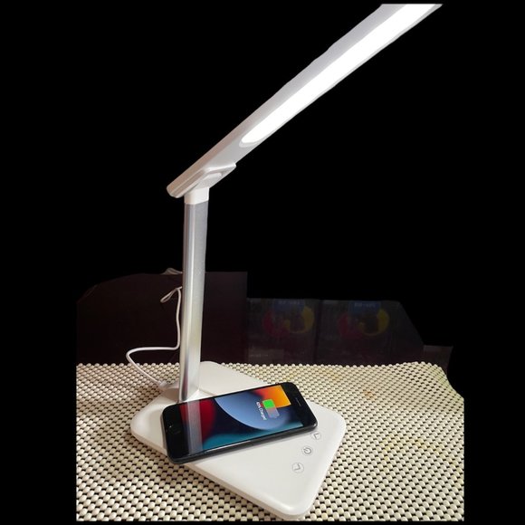 Desk Lamp with 5W Wireless Phone Charging New (Please Read On How To Use It) - Picture 3 of 5